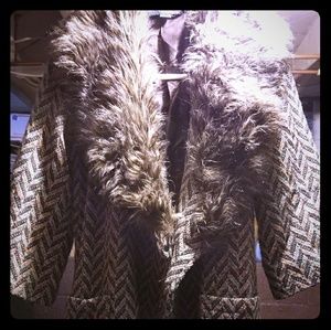 XXI Woman's vintage jacket with faux fur collar.